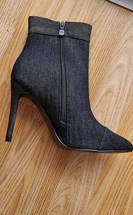 Чисто нови боти , ( дънков плат ) 37 номер.