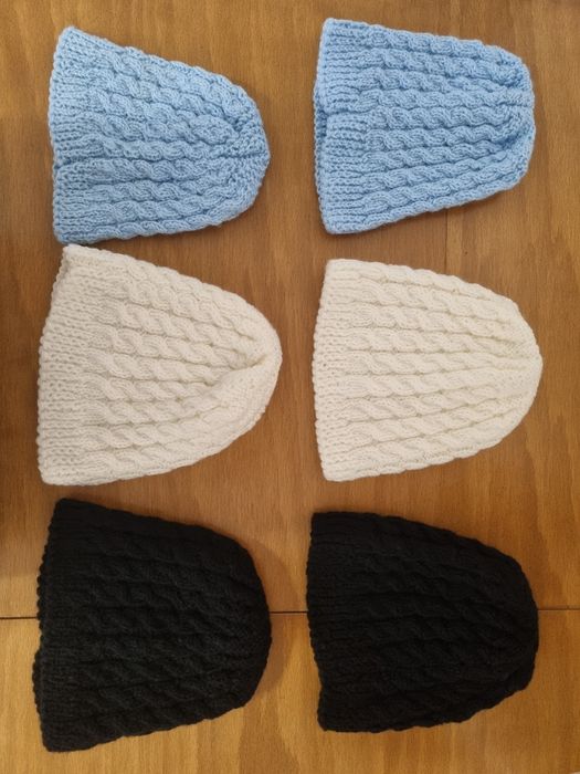 Caciuli mohair tricotate manual