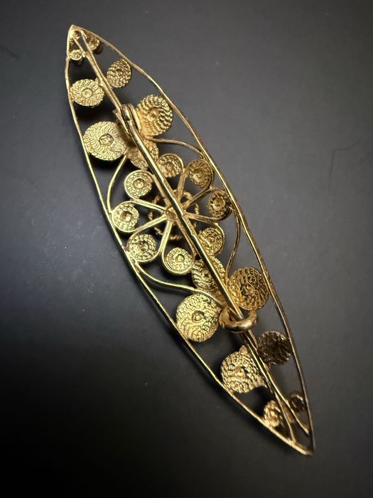 Антикварна филигранна брошка – сребро, златна позлата