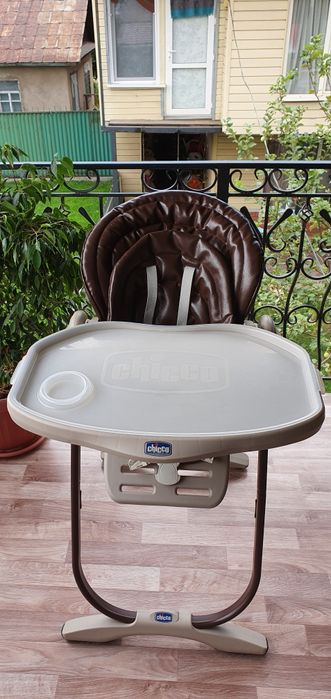 Детское кресло для кормления Chicco.