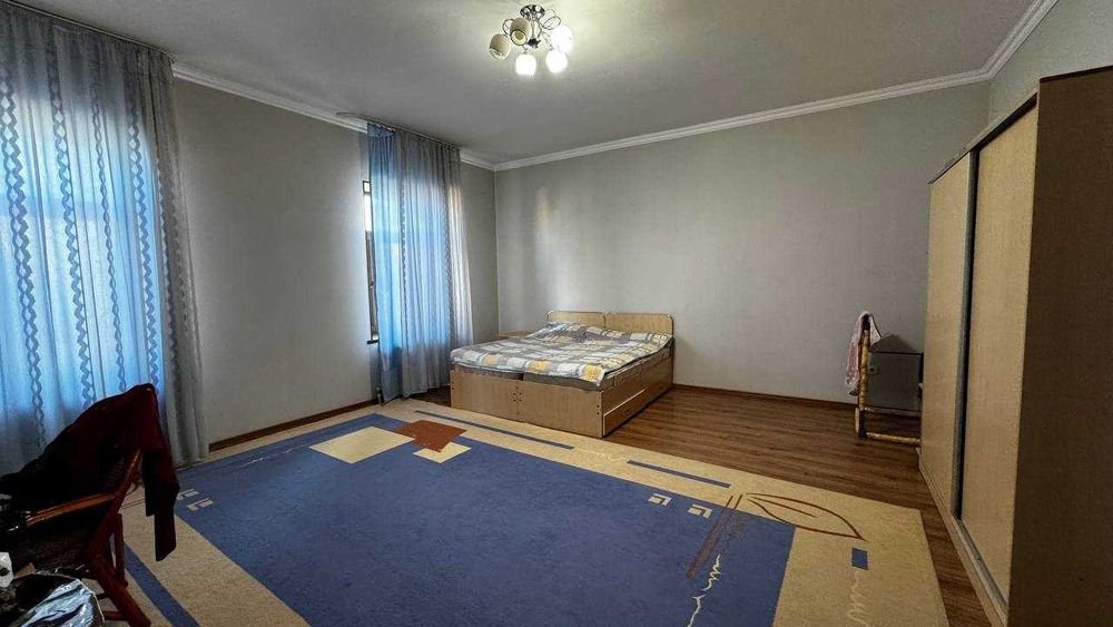 Продаётся дом 8 соток , 400м2 ,  3 уровня