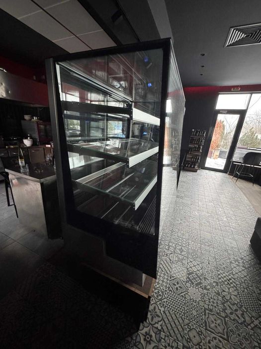 Vand VITRINA FRIGORIFICA de prezentare ca noua 650l