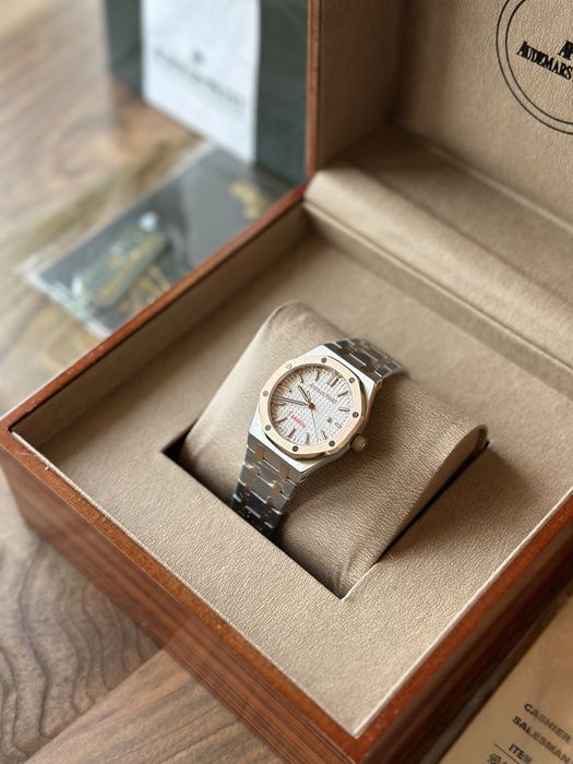 Audemars Piguet Royal Royal Gold And White Dial 33 mm Quartz - дамски модел