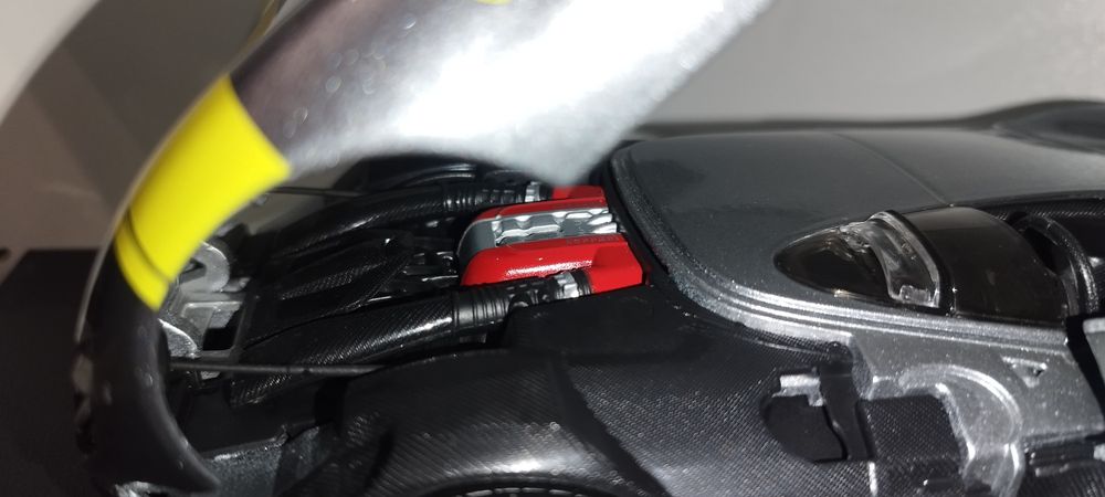 Bburago 1:18 Ferrari Monza SP1 + Дисплей кейс