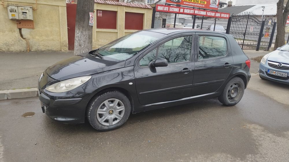 Mașina Peugeot 307 de vânzare.