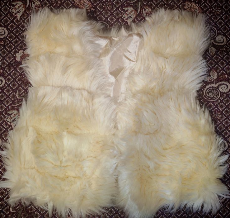 Vesta din blana sintetica noua fără eticheta