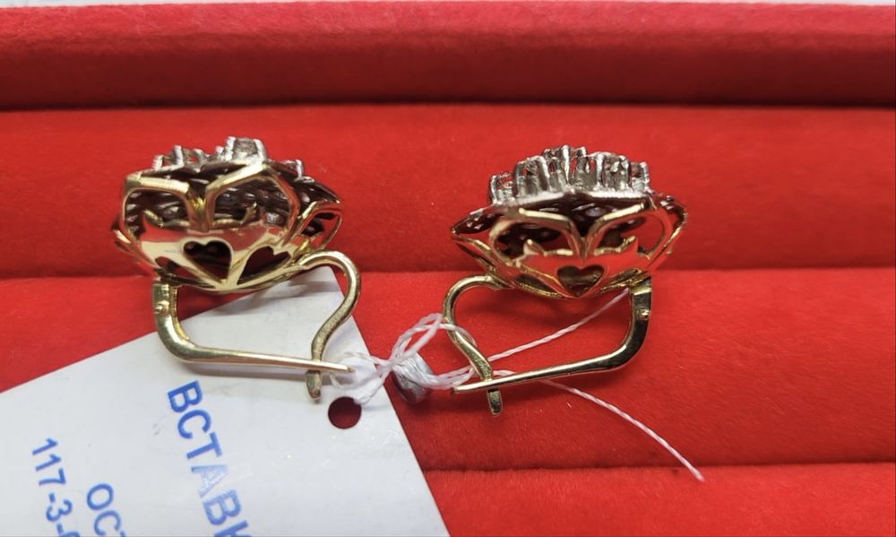 Серьги с бриллиантами 750 пробы.