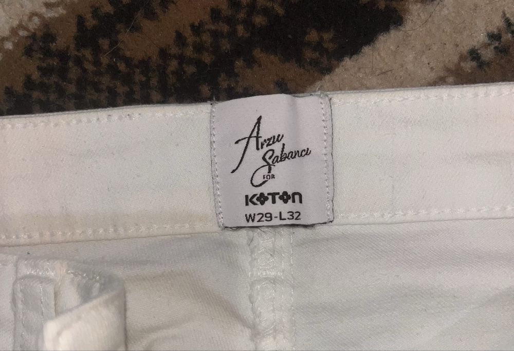 продам белые джинсы качество отличное