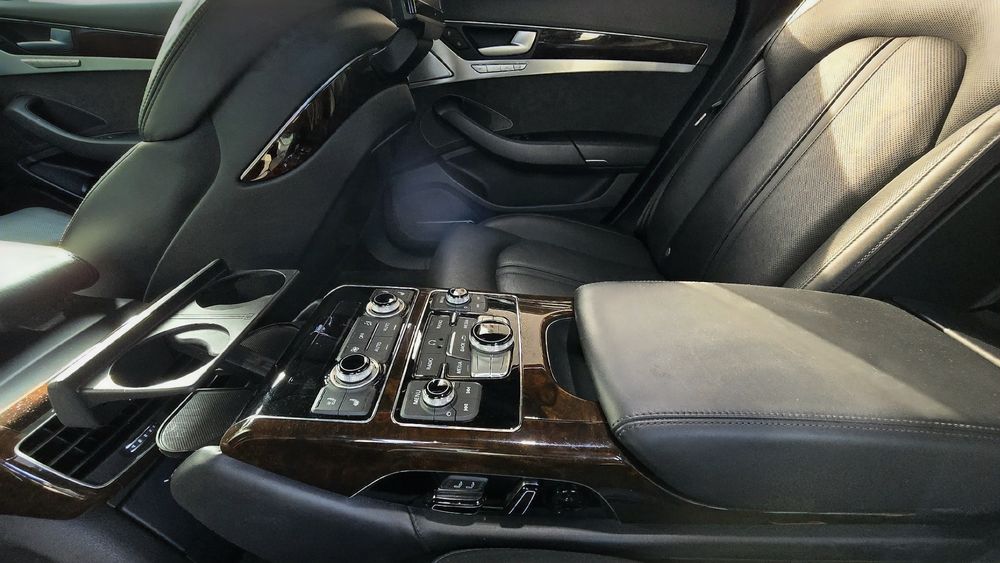 Ауди/Audi A8 3.0 TDI Matrix/Night Vision/HUD/История