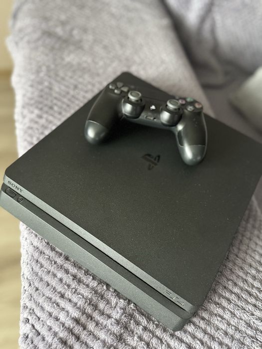 Продам PS4 slim 500gb 1 геймпад