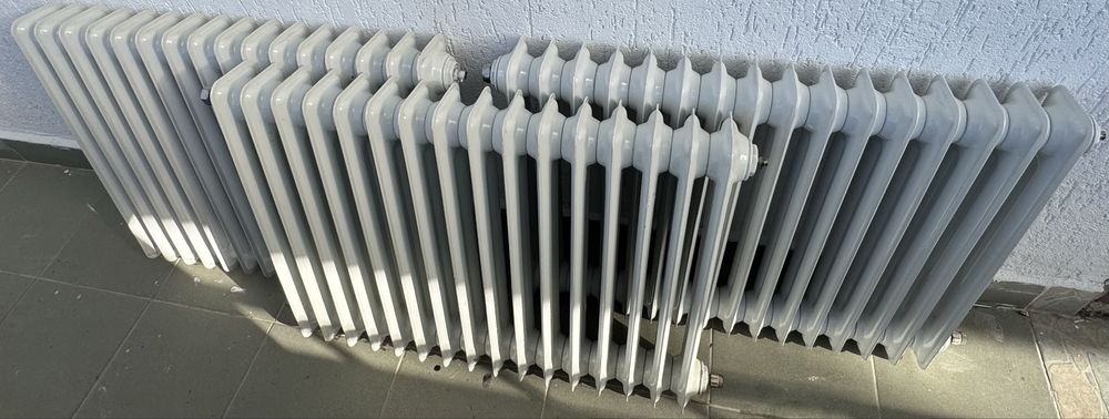 Vand 3 calorifere din metal