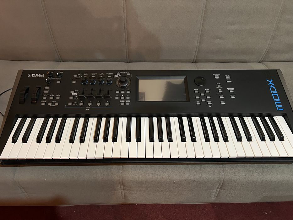 Clapa Yamaha Modx6 cu husa si set personal
