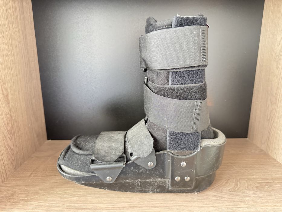 Orteza pentru imobilizarea gleznei Walkerfix AVITAL