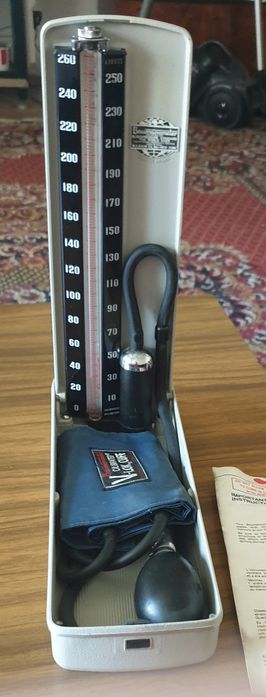 Винтажный ртутный тонометр Baumanometer (США). Для коллекции