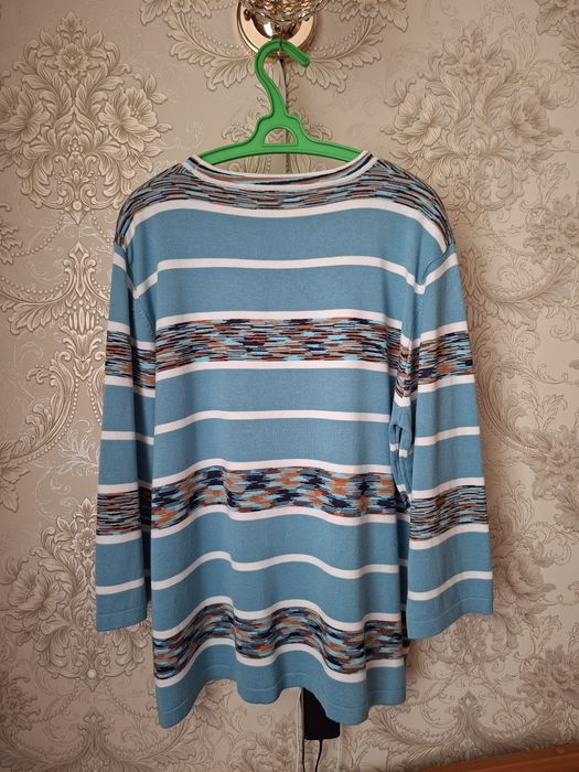 Продам 2е кофты раз.52-54
