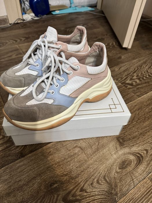 Продам кроссы осенние