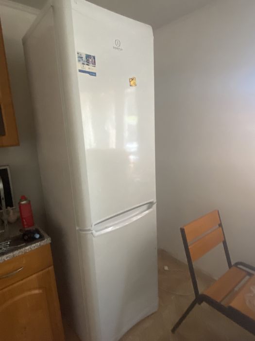 Холодильник indesit