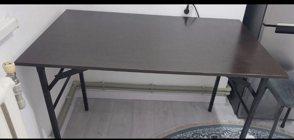 Продам стол 10000 в хорошем состоянии