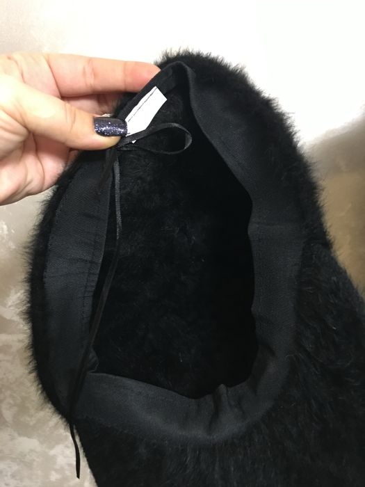 Caciula/ basca dn angora cu ciucure din blănita