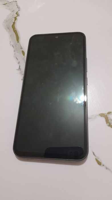 Продаю телефон .