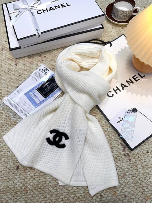 Fular Chanel , calitate premium , pe stoc