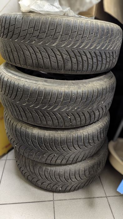 Железни джанти с гуми от Шкода Октавия 2
4бр.
 
Грайфер около 5мм
Дот