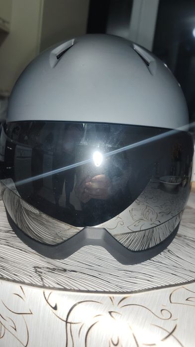 Горнолыжный шлем