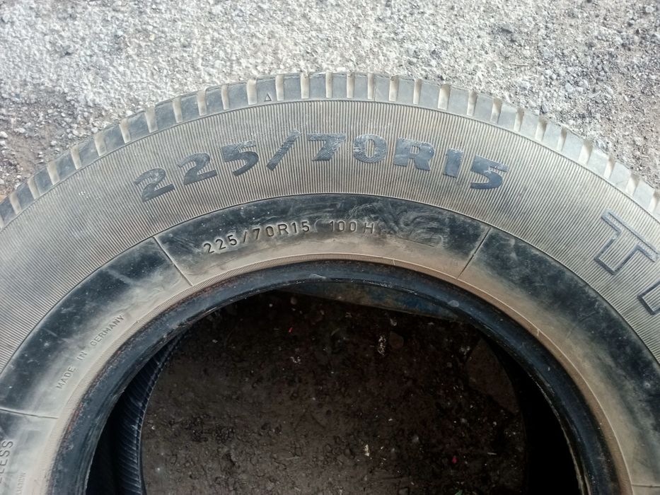 Покрышки разные.