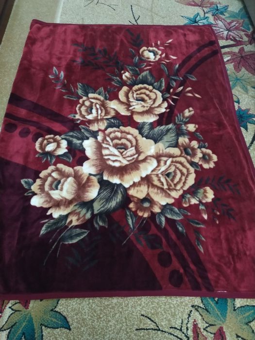 Пледы разных цветов и размеров б/ у в отличном состяни