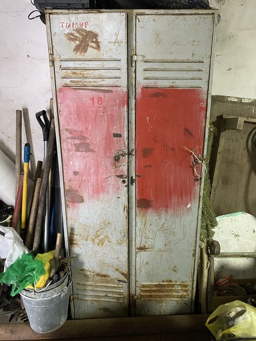 Продам железный шкаф