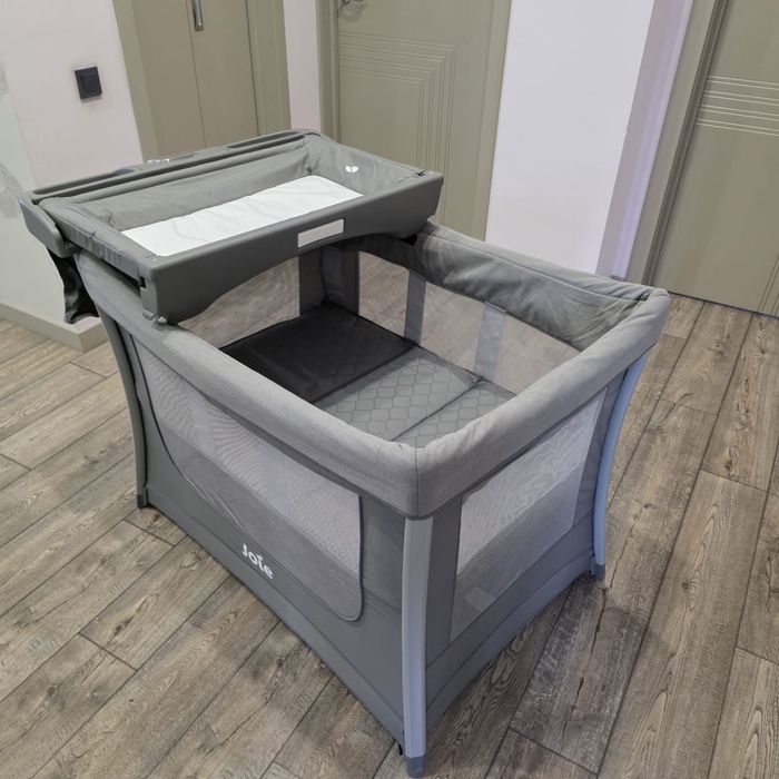 Манеж-кровать с пеленальным столом