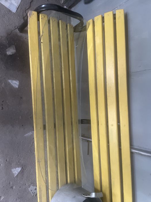 Отдам даром два стекла от какогото автомобиля