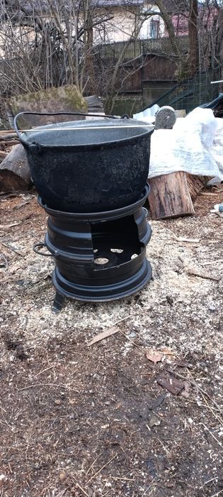 Pirostri tuci.de curte.