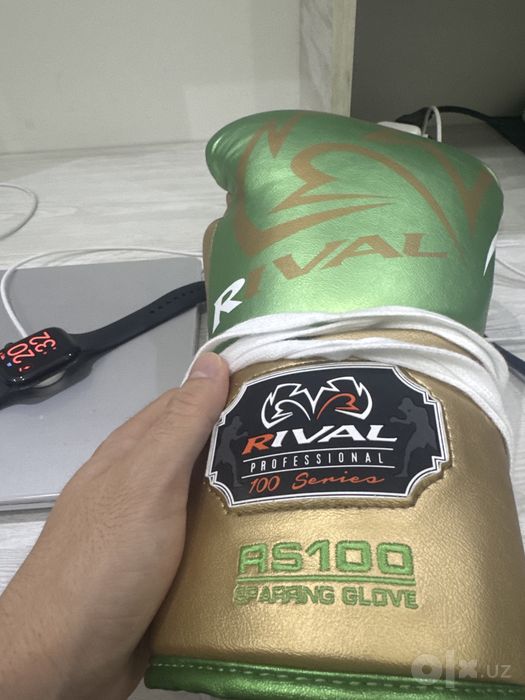 Rival Professional Sparring Glove
