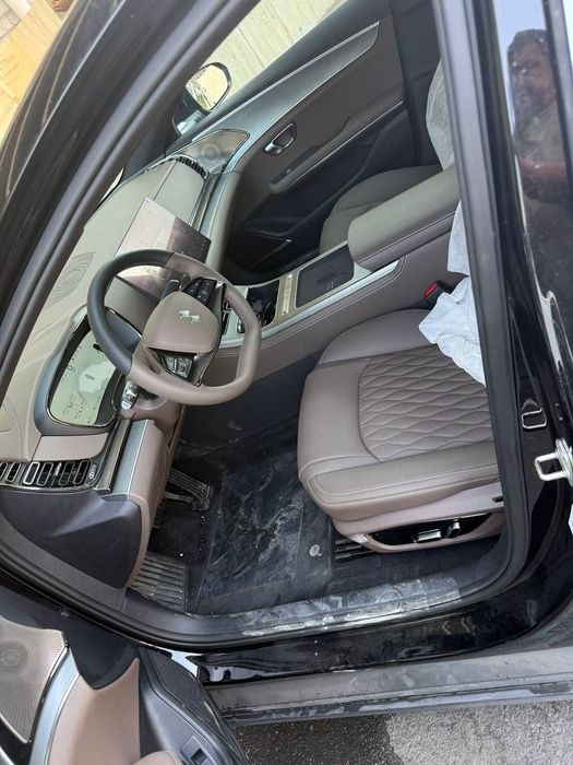BYD E9 605 km flagship