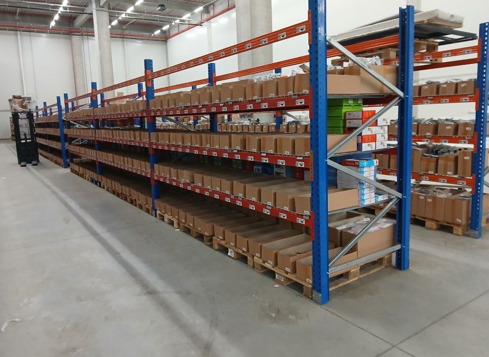 Rafturi metalice profesionale 826x929
