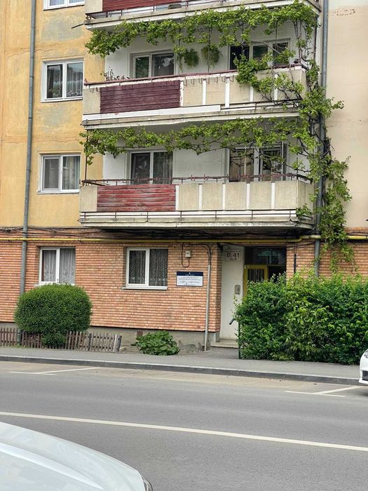 Inchiriez apartament 4 camere