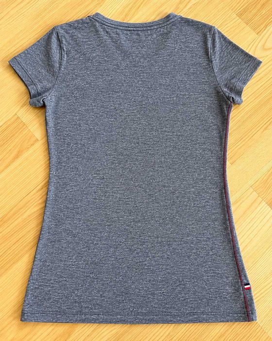 Tricou Tommy Jeans damă gri melanj, decolteu în V, bumbac, mărimea S