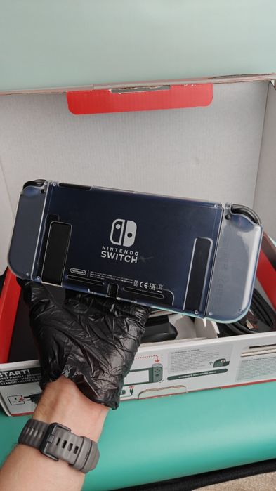 Nintendo Switch V2 (HAC-001(-01)), complet funcțional, fără stick drift.