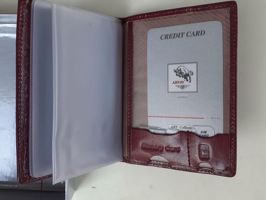 Портфейли    и   визитник   от   есента    кожа   .