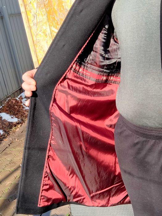 Продается мужское кашемировое пальто.