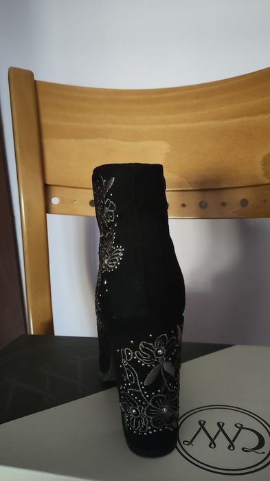 Дамски боти от естествен велур