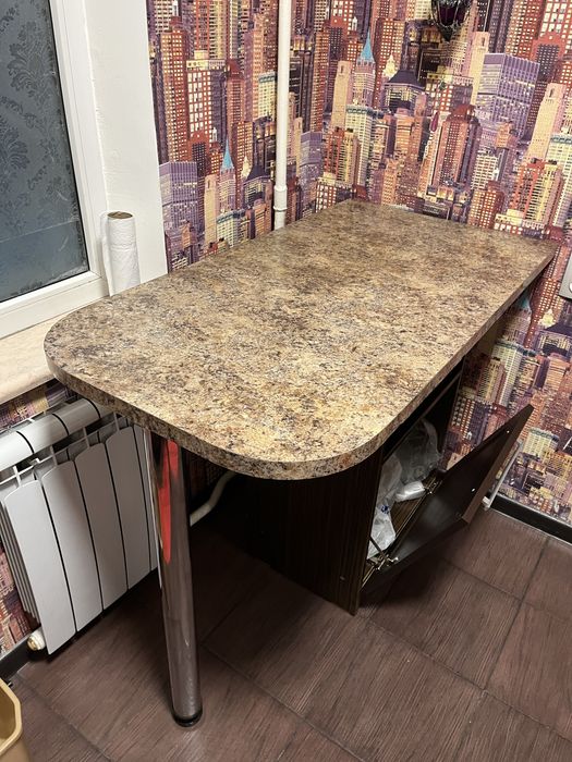 Стол с тумбой б/у