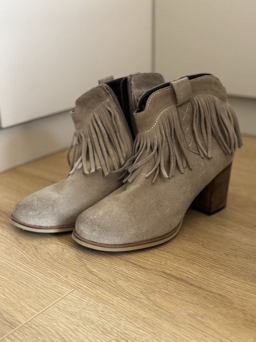 Обувки от естествен велур и кожа