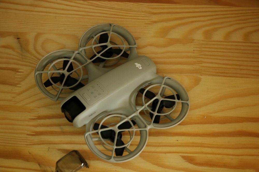 Drona DJI NEO Fly More Combo