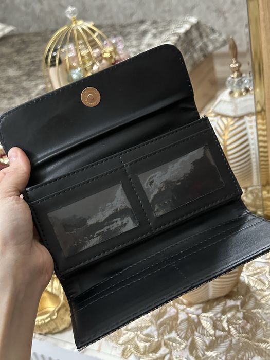 Кошелен новый очень красивый