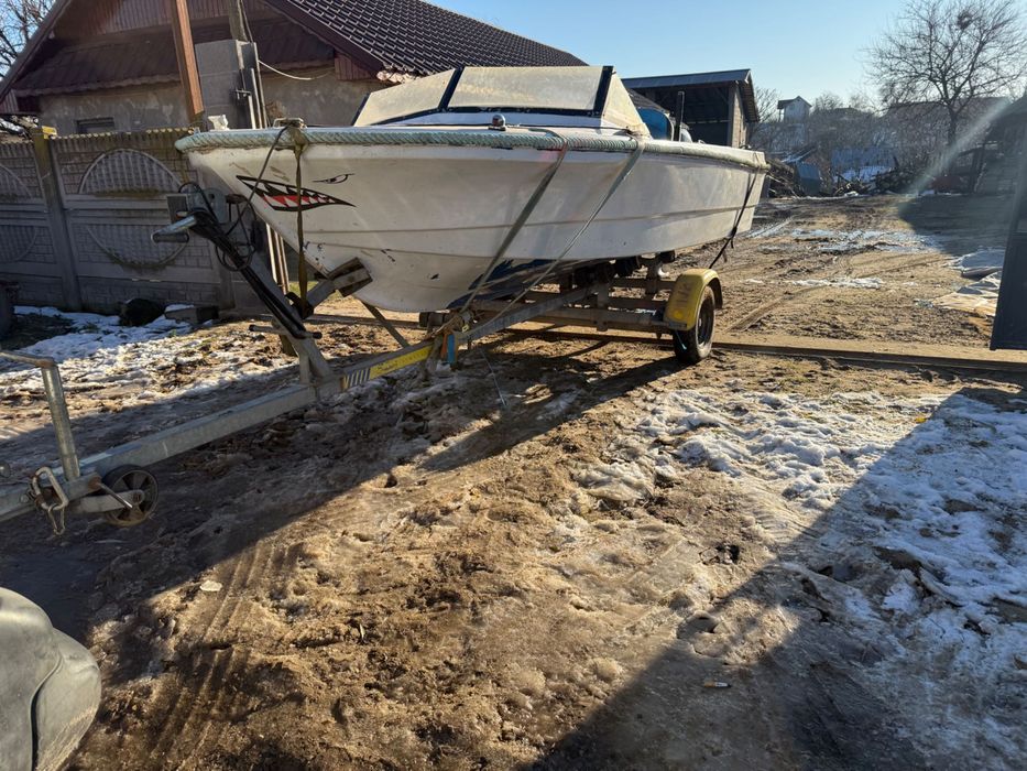 Barcă roca 4m cu greutate de 320 kg +motor yamaha   20cp și peridoc