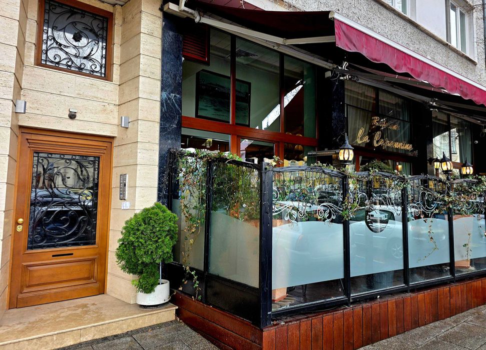 Дава се под наем Офис в София, Център - 120 кв.м за 2792.76 € - Снимка #16