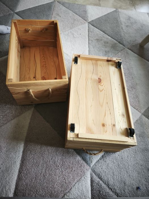 Две дървени касетки с колелца