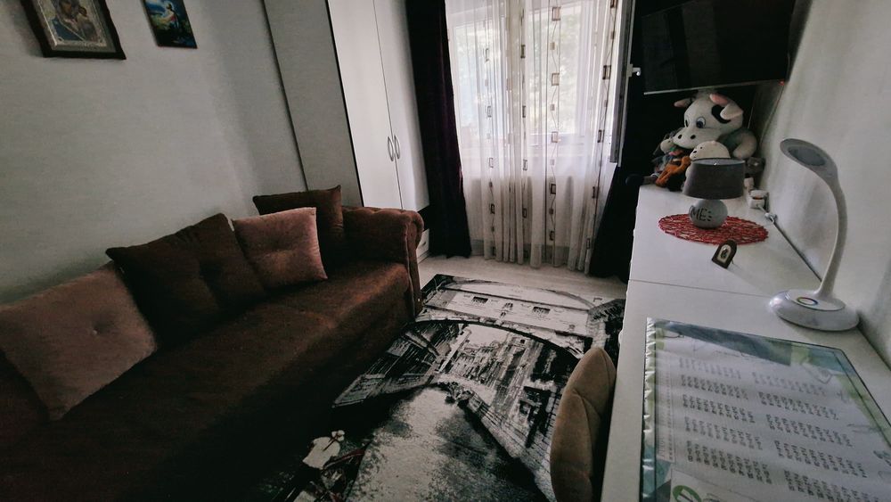 Vand apartament 3 camere decomandat-Pascani